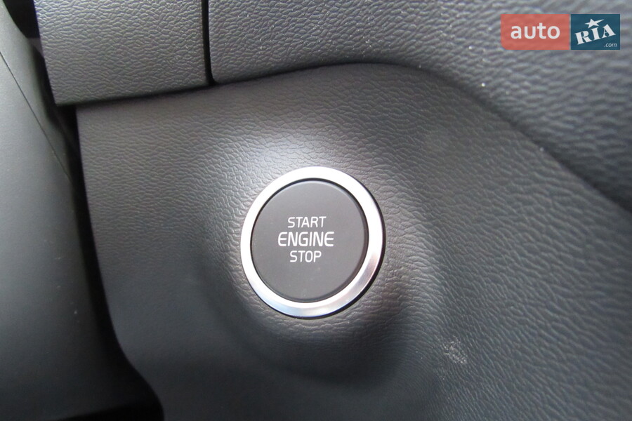 Volvo XC40 - фото 18