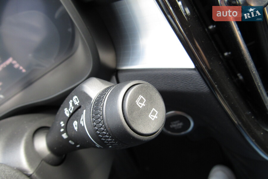 Volvo XC40 - фото 22