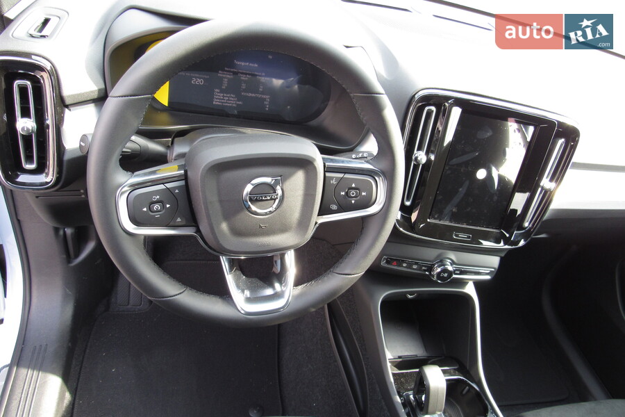 Volvo XC40 - фото 20