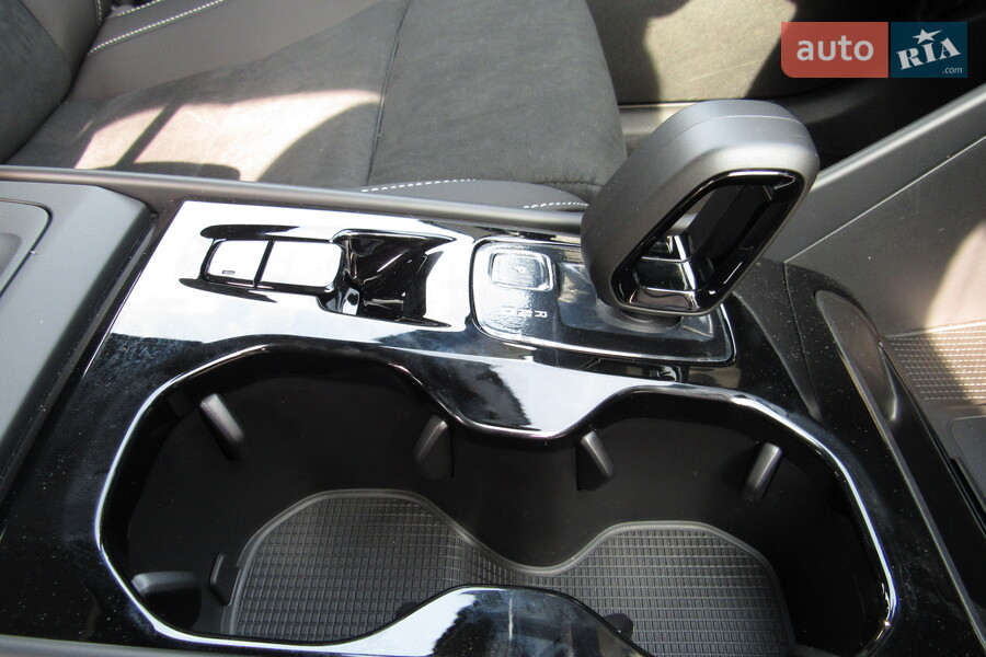 Volvo XC40 - фото 21