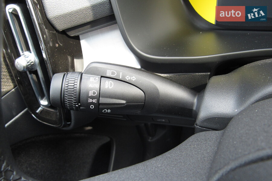 Volvo XC40 - фото 28