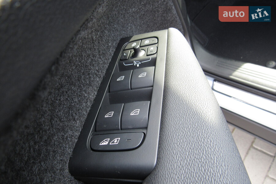 Volvo XC40 - фото 27