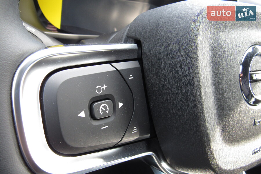 Volvo XC40 - фото 30