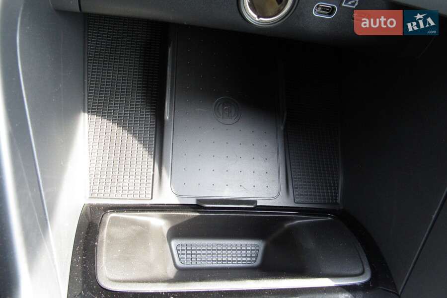 Volvo XC40 - фото 33