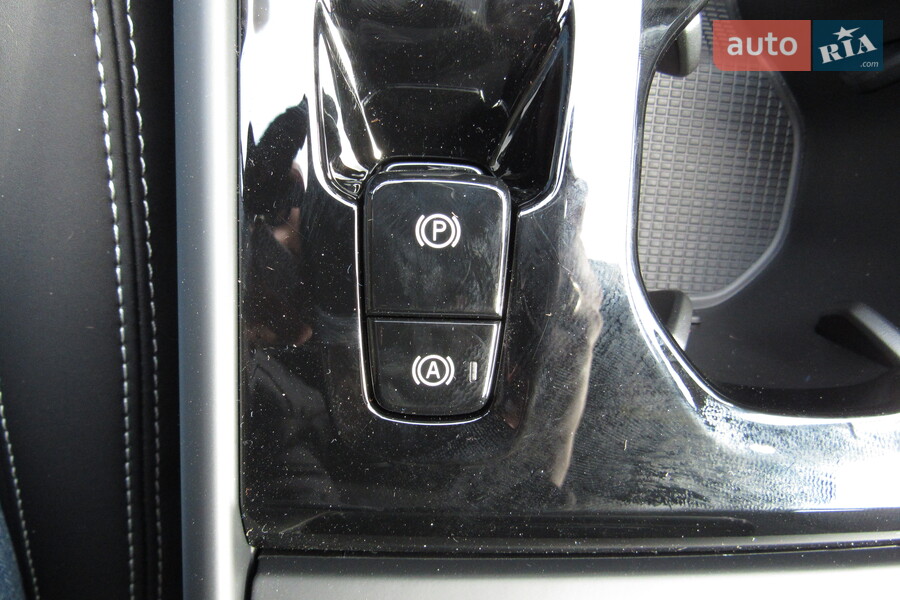 Volvo XC40 - фото 32