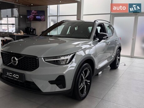 Volvo XC40 2025