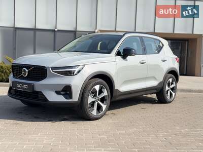 Volvo XC40 2026 Ultra Dark