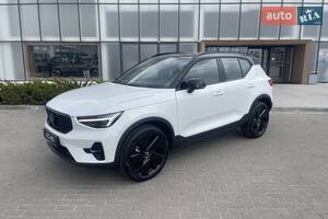 Volvo XC40 Ultra Dark