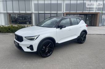 Volvo XC40 2026 Ultra Dark