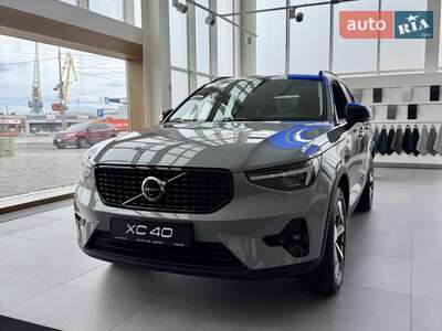 Volvo XC40 2026 Ultra Dark