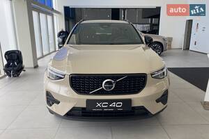 Volvo XC40 Plus Dark
