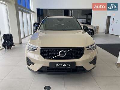 Volvo XC40 2026 Plus Dark