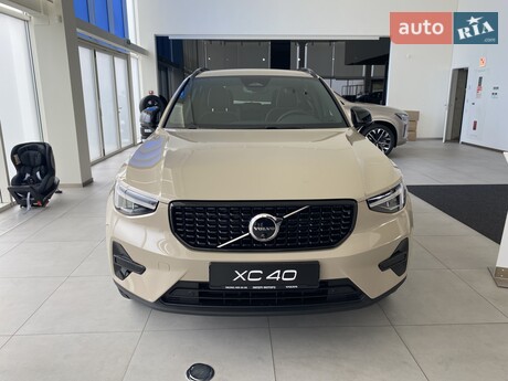 Volvo XC40 2026