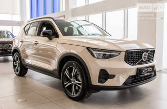 Volvo XC40 2026 Dark Plus