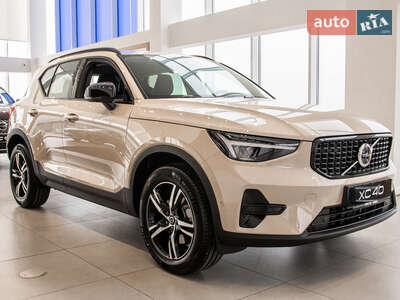 Volvo XC40 2026 Dark Plus