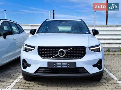 Volvo XC40 2025 Ultra Dark