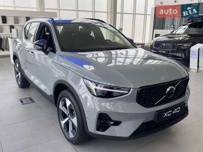 Volvo XC40 2026 Ultra Dark