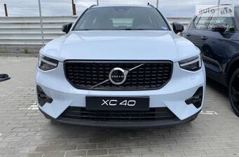 Volvo XC40 2025 Ultra Dark