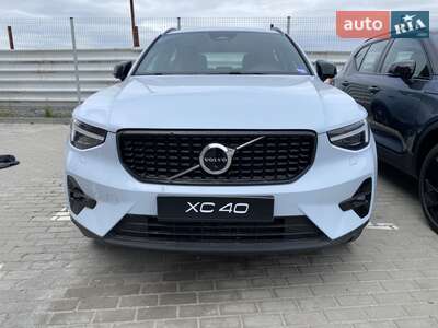 Volvo XC40 2025 Ultra Dark