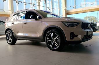 Volvo XC40 2026 Dark Plus