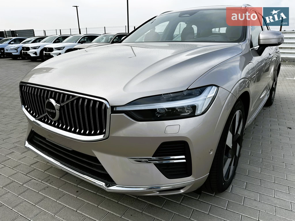 Volvo XC60 Recharge Ultra Bright