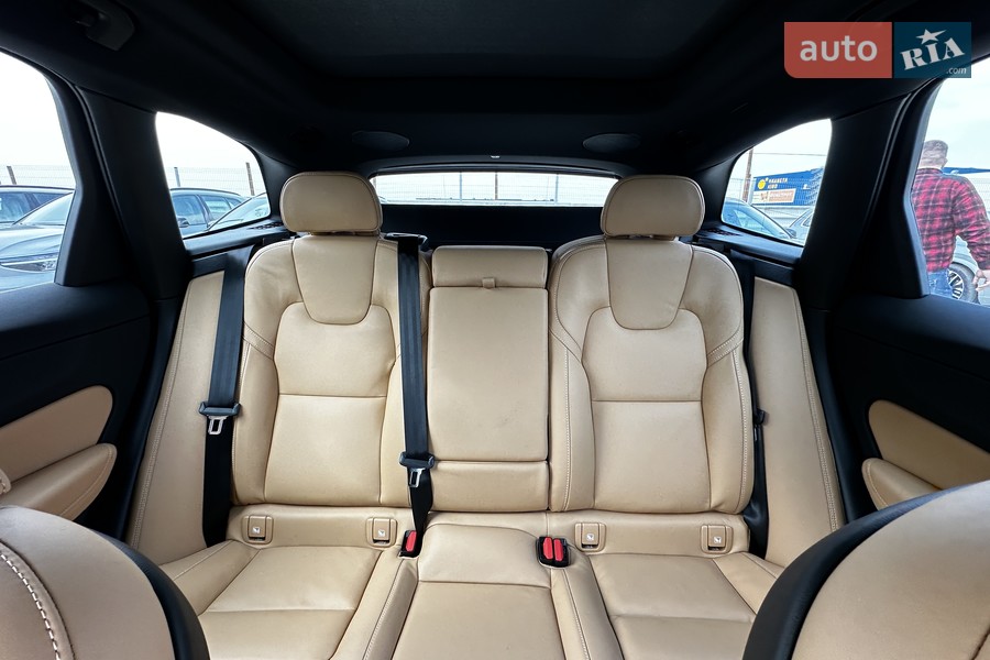 Volvo XC60 Recharge - фото 7