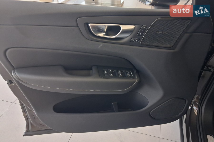 Volvo XC60 Recharge - фото 8