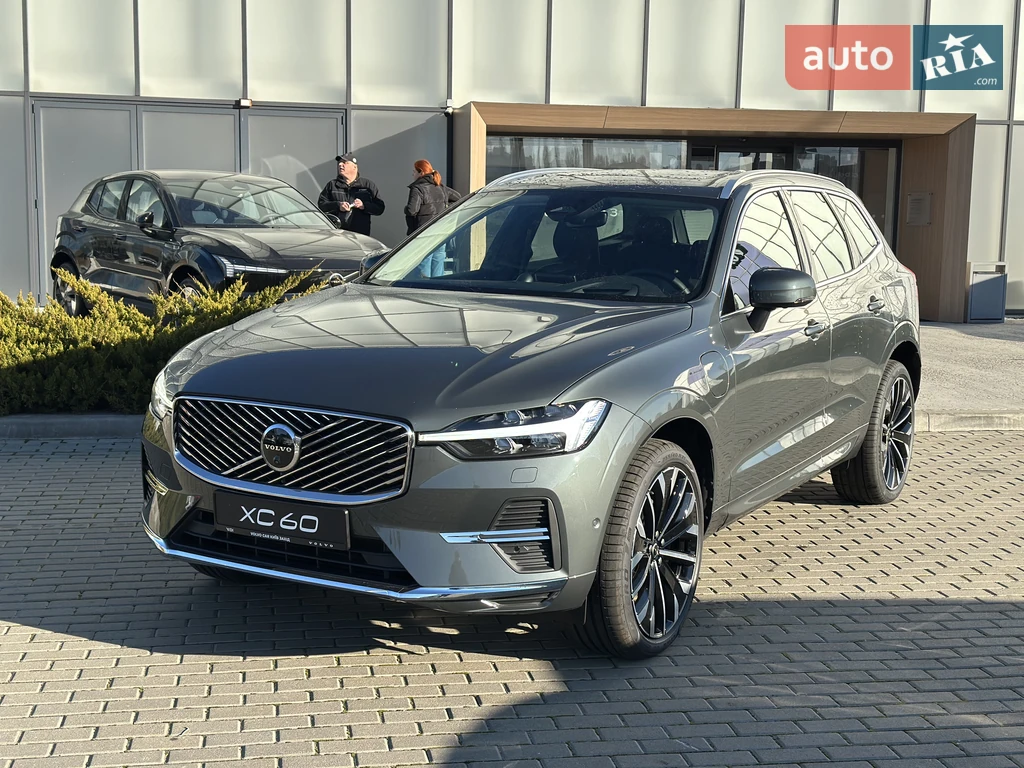 Volvo XC60 Recharge Ultra Bright