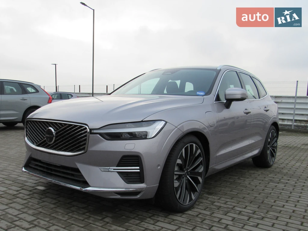 Volvo XC60 Recharge Ultra Bright