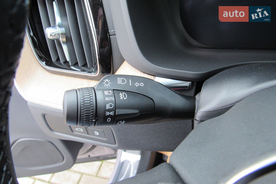 Volvo XC60 Recharge - фото 12