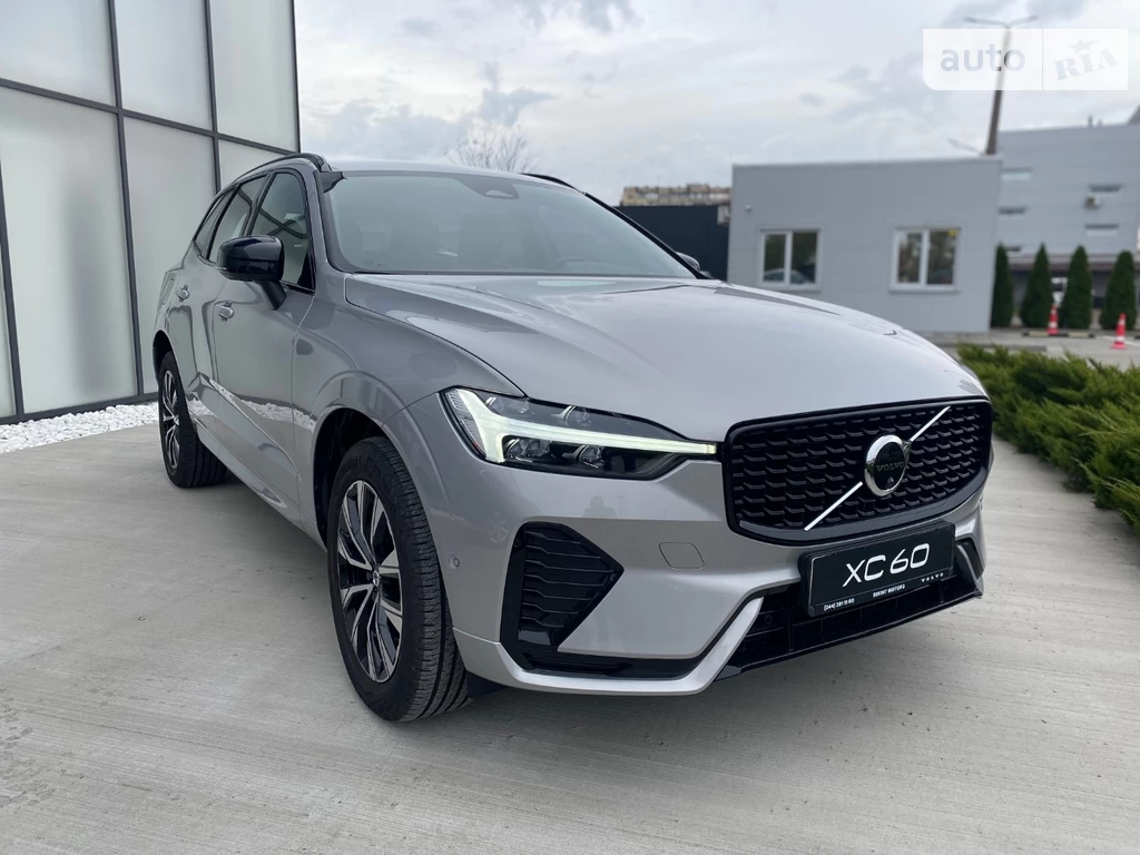 Volvo XC60 Plus Dark