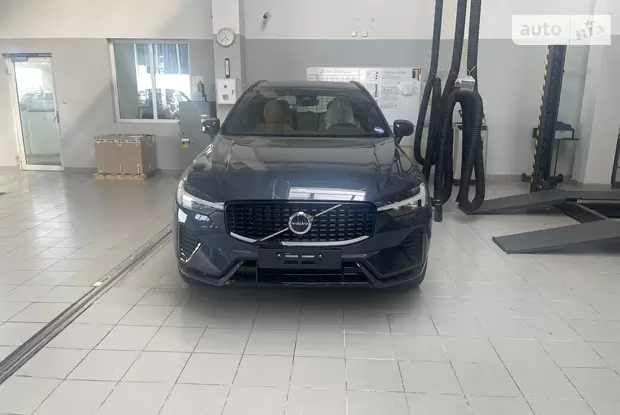 Volvo XC60 Plus Dark