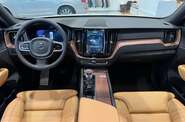 Volvo XC60 Plus Dark
