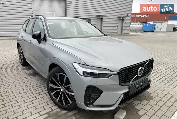 Volvo XC60 Plus Dark