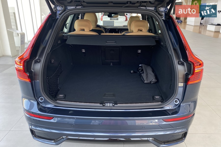 Volvo XC60 - фото 11