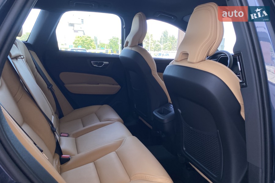 Volvo XC60 - фото 15