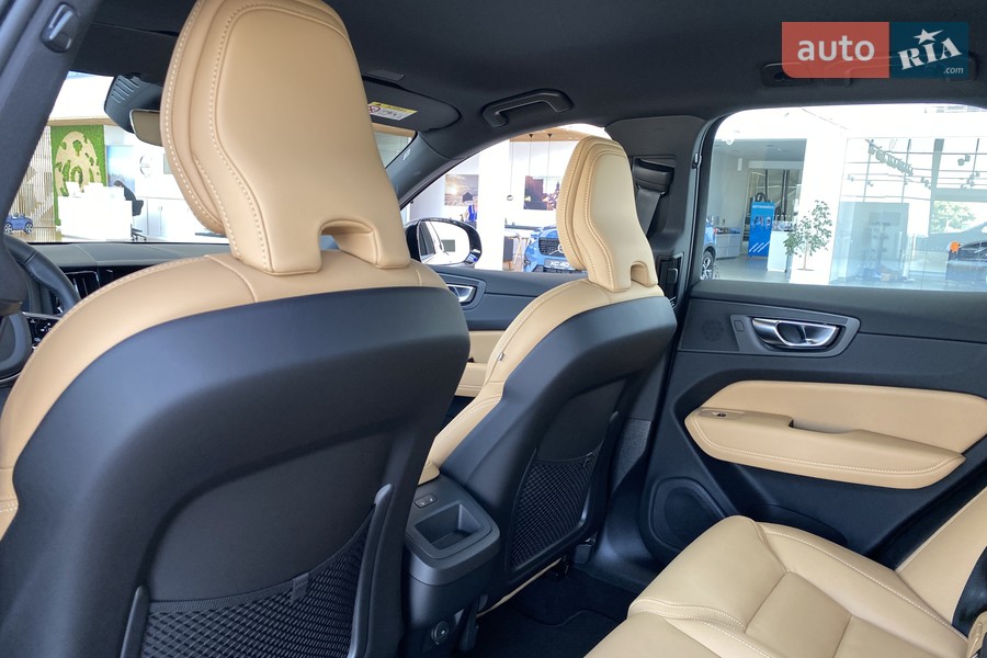 Volvo XC60 - фото 19