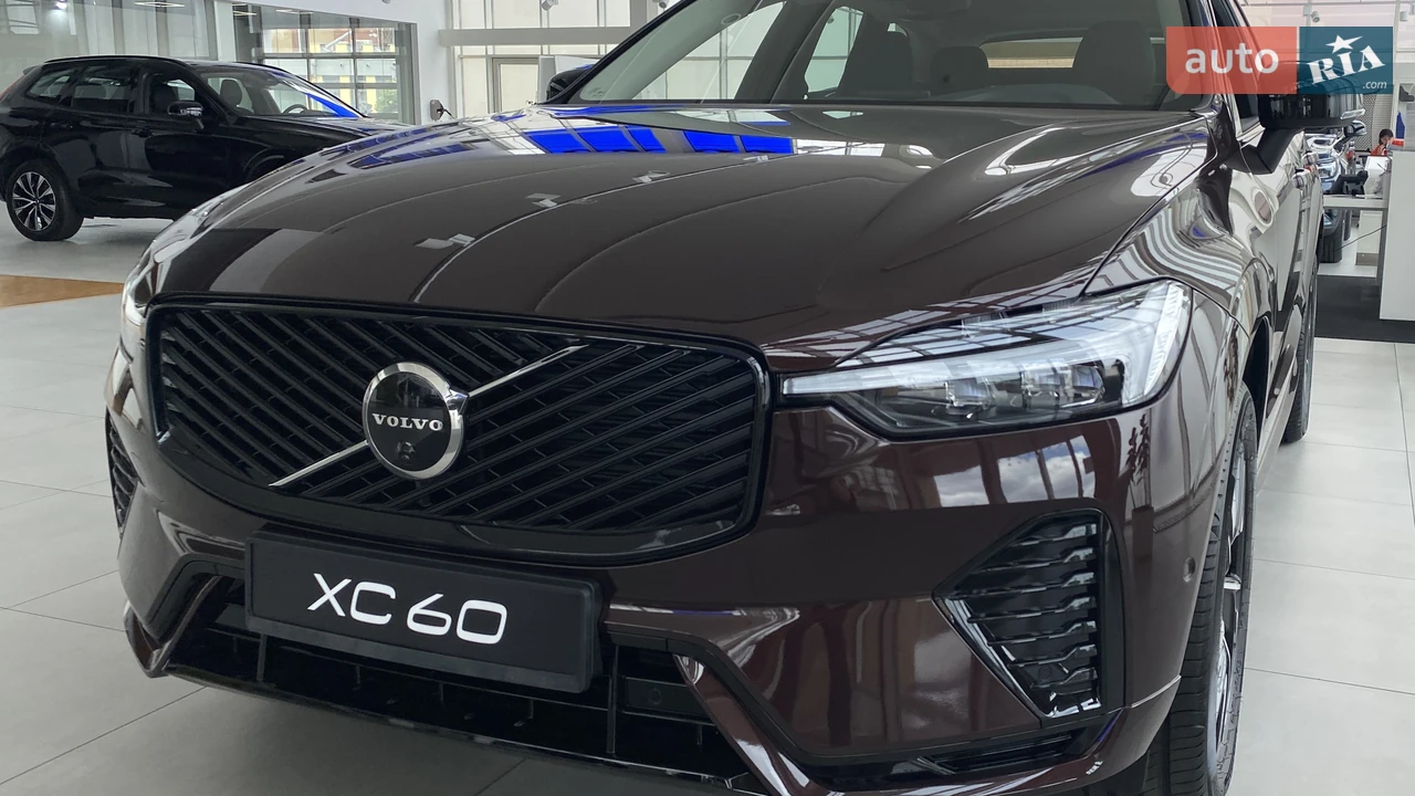 Volvo XC60 Plus Dark
