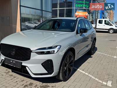 Volvo XC60 2025 Plus Black Edition