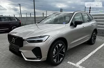 Volvo XC60 Ultra Dark 2.0 Geartronic MHEV (250 к.с.) AWD Фото 2