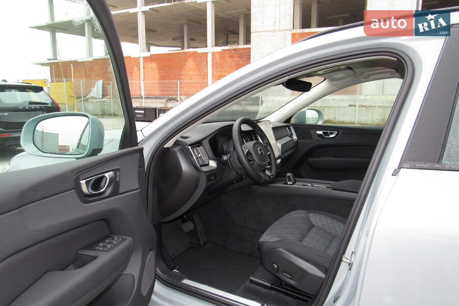 Volvo XC60 - фото 18