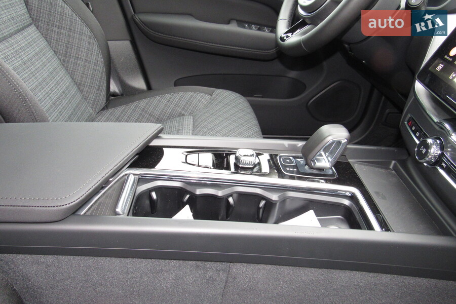Volvo XC60 - фото 20