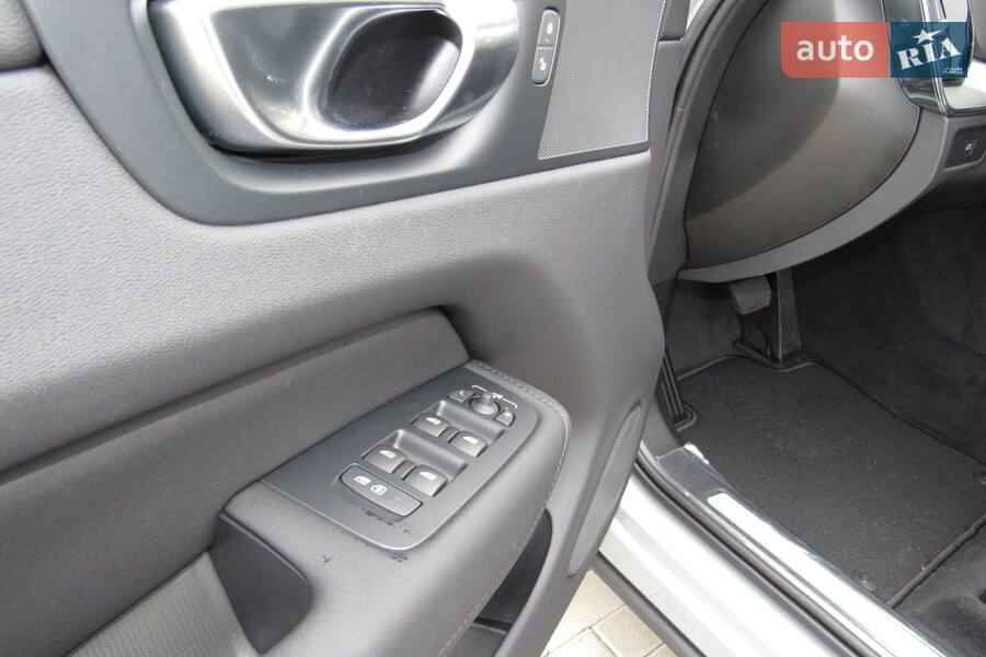 Volvo XC60 - фото 22