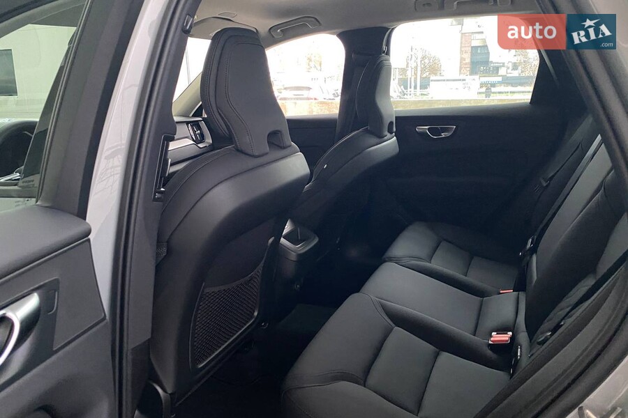 Volvo XC60 - фото 16