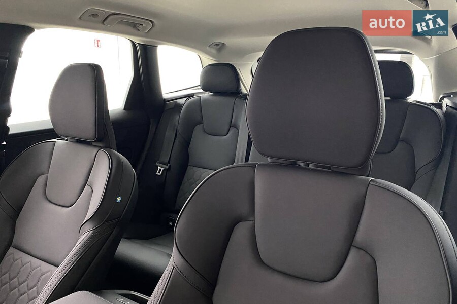 Volvo XC60 - фото 18