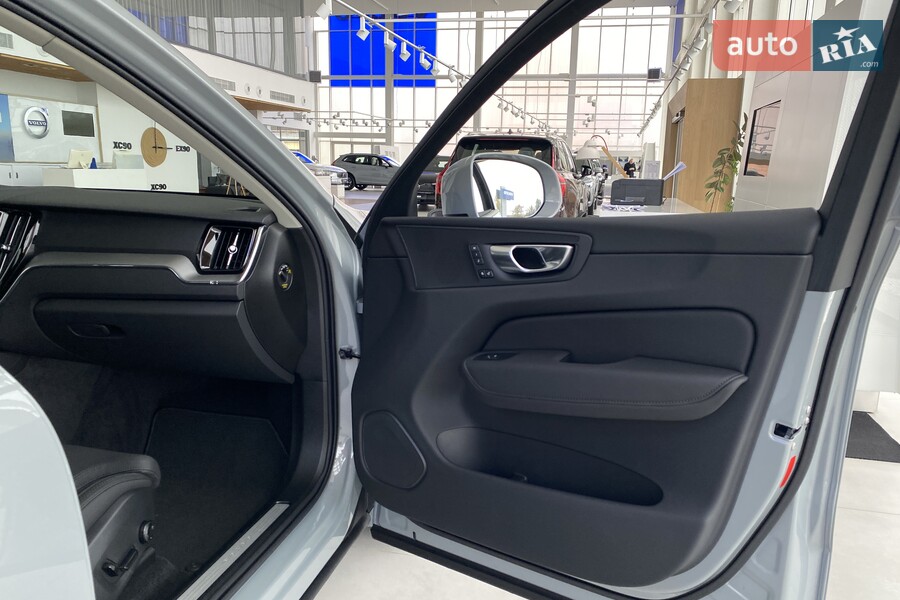 Volvo XC60 - фото 19