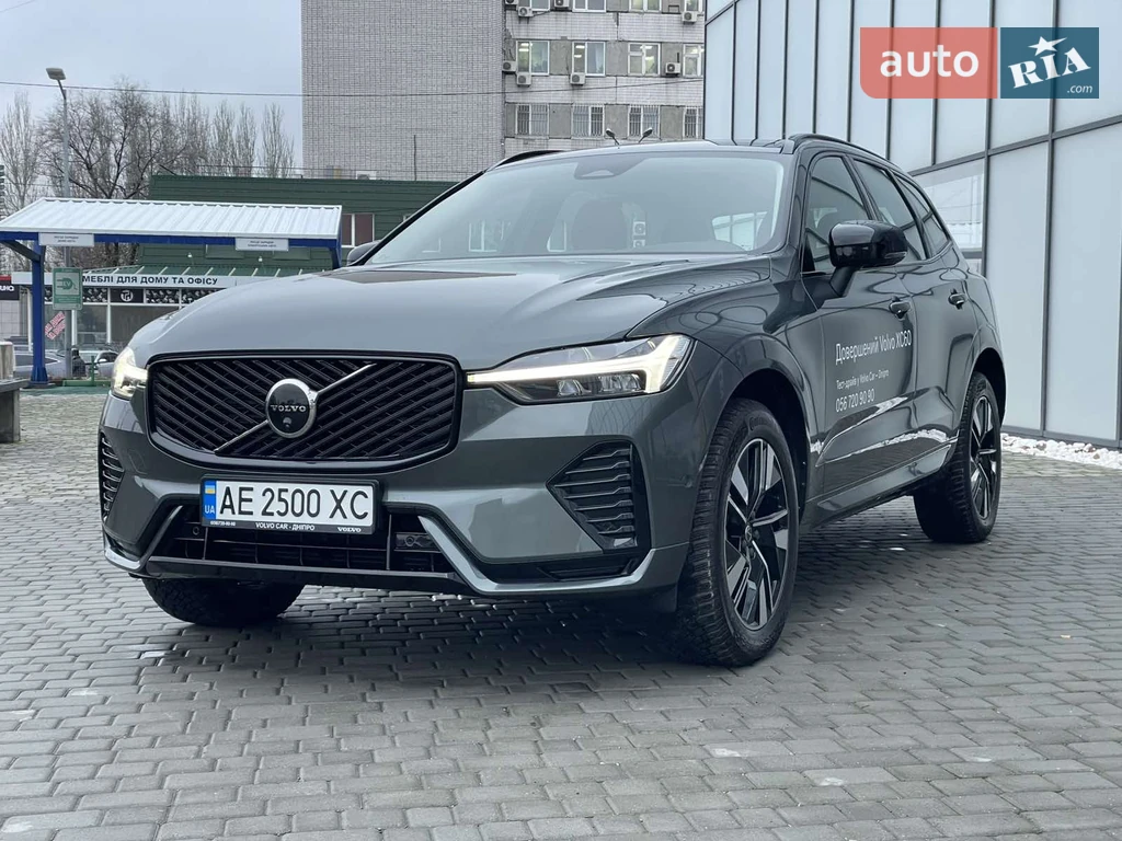 Volvo XC60 Plus Dark