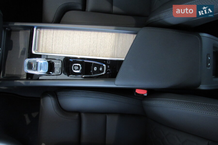 Volvo XC60 - фото 12