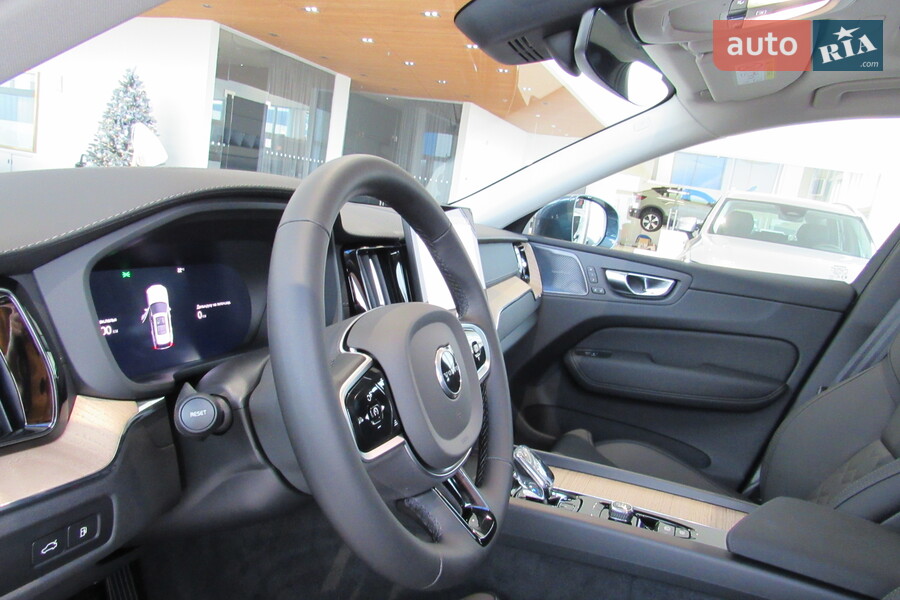 Volvo XC60 - фото 17