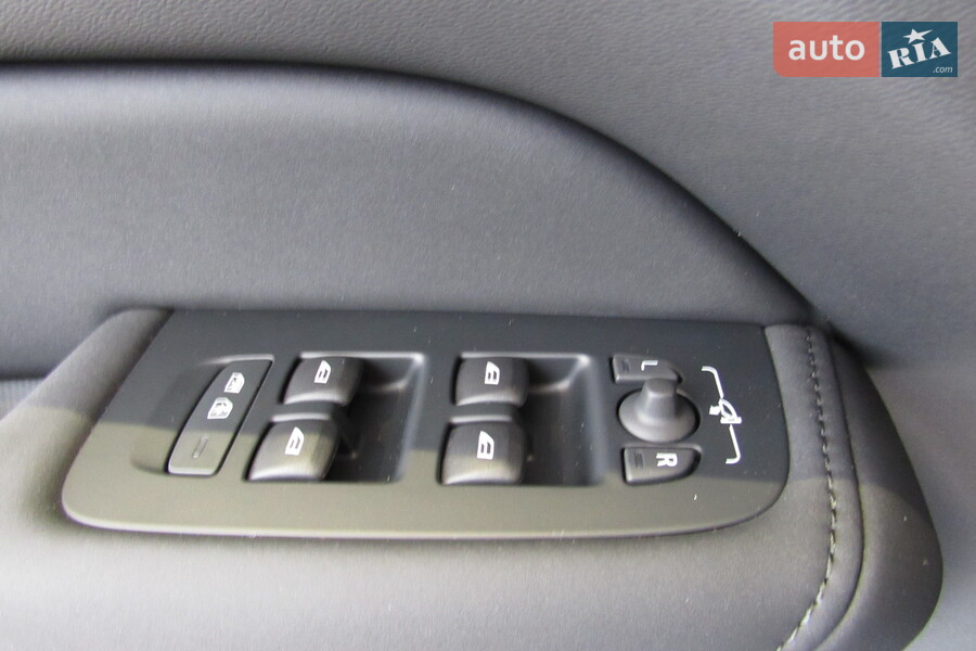 Volvo XC60 - фото 25